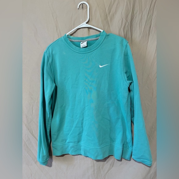Nike Tops - Nike crewneck
